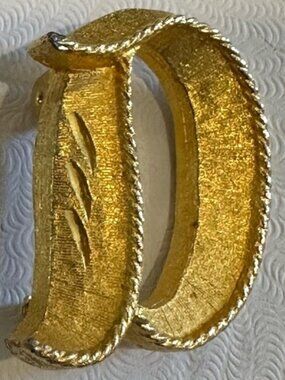 Vintage Gold Plated Brushed Letter “D” trimmed in gold bead Circa 1970’s EUC